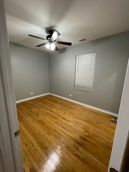 Building Photo - 1543 N Lorel Ave