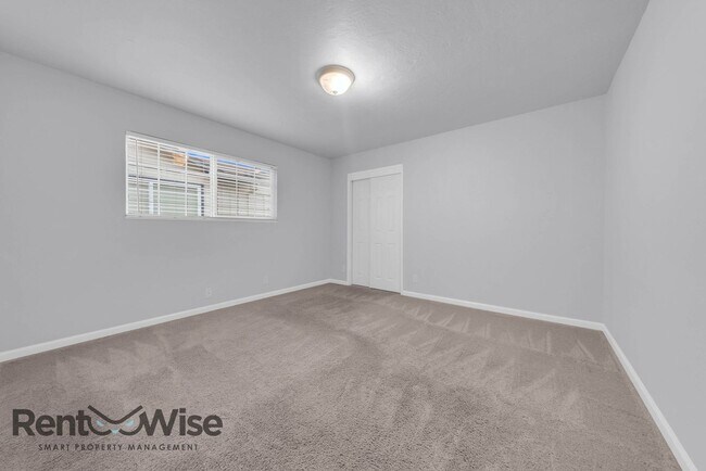 Building Photo - 2406 Kehoe Ave