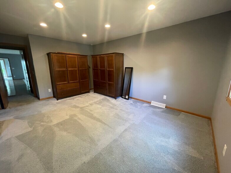 Master Bedroom - 2714 Wentworth Dr