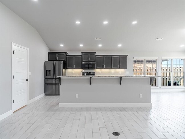 Building Photo - 910 Redfree Dr