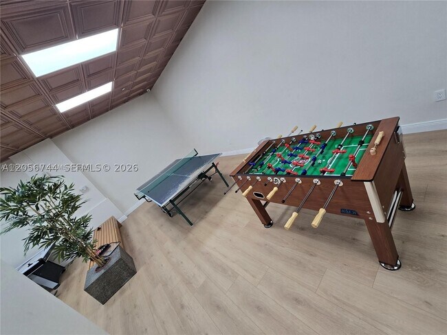 Building Photo - 5825 Collins Ave