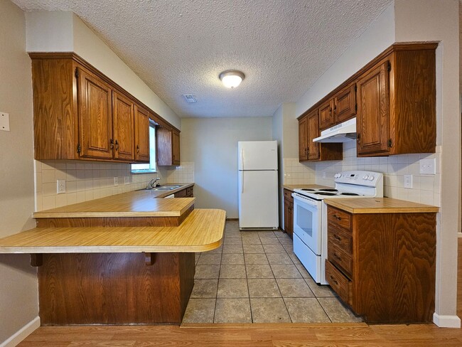 Building Photo - 4502 Garden Center Dr