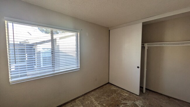 Building Photo - Townhome in Scripps Ranch - Available in July