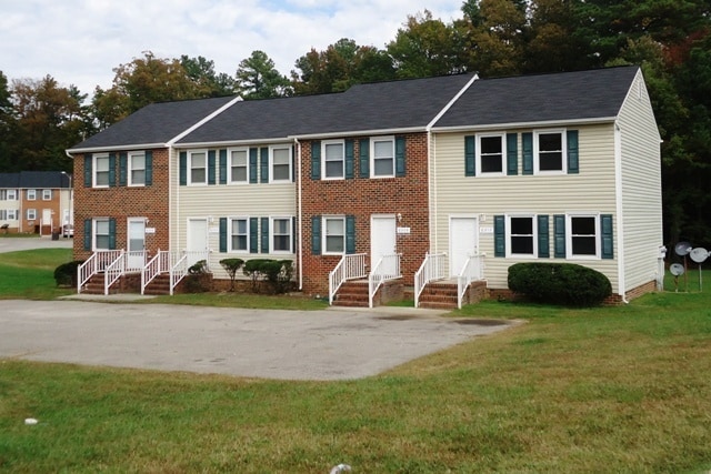 Primary Photo - 2 BR Available in Prince George Commons To...