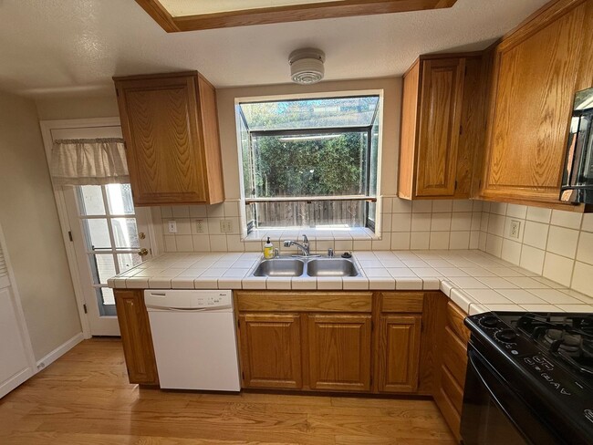 Building Photo - Cambrian 3 bedroom 2.5 Bath Home, Nice Court Location,