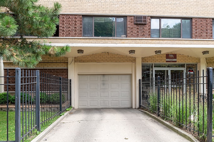 Building Photo - 5919 N Kenmore Ave