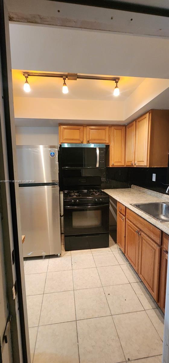 Building Photo - 371 NE 57th Ct