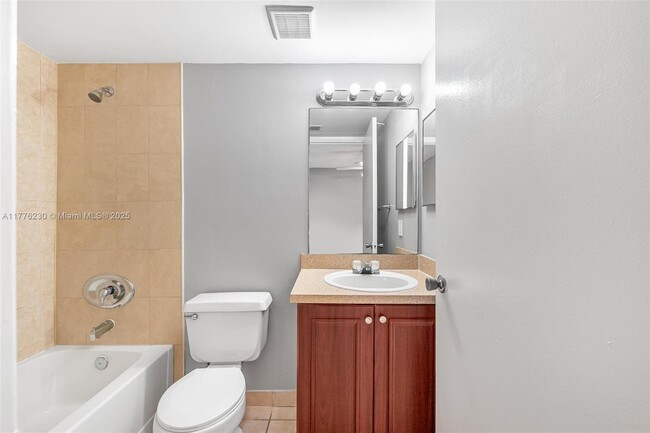Building Photo - 351 Palm Way