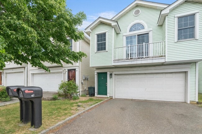 Primary Photo - 47 Grieco Dr