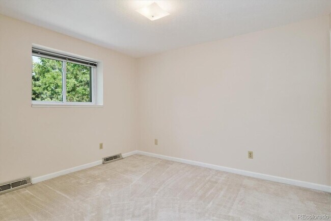 Building Photo - 10725 E Maplewood Dr