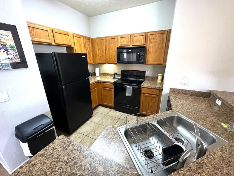 Building Photo - 2761 Oakwater Dr