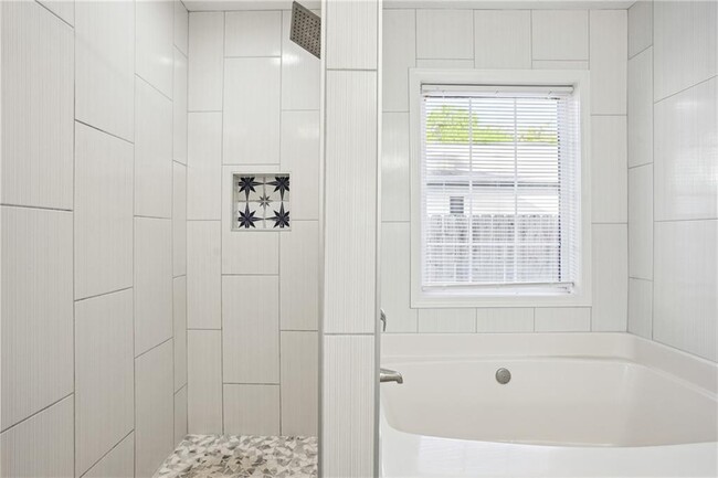 Building Photo - 2061 Tiger Flowers Dr NW