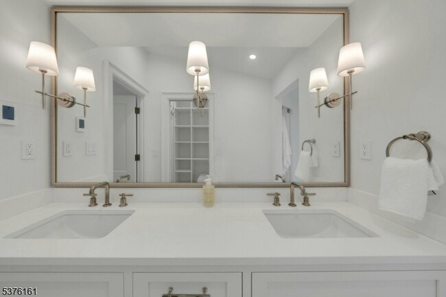 Building Photo - 84 Watchung Ave