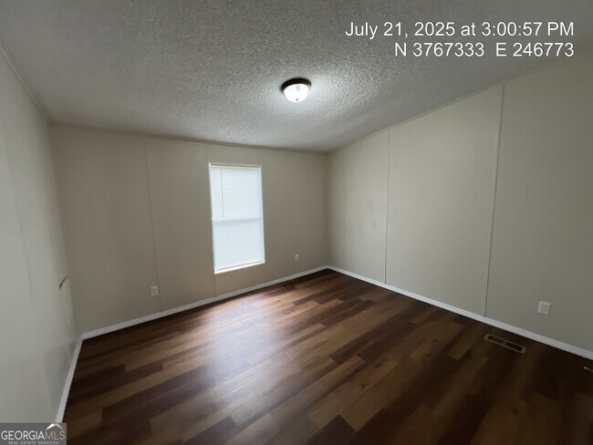 Building Photo - 824 City Pond Rd