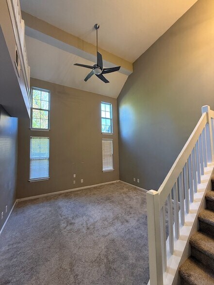 Building Photo - 853 Jarman Dr