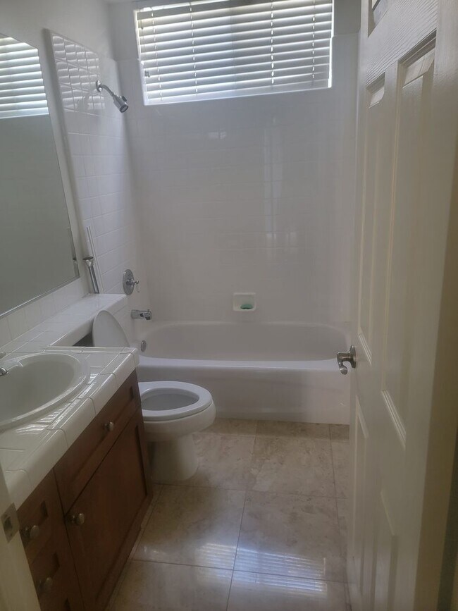 Building Photo - BEAUTIFUL 4 bed/4.0 Bath in the desirable community of Aliso Viejo