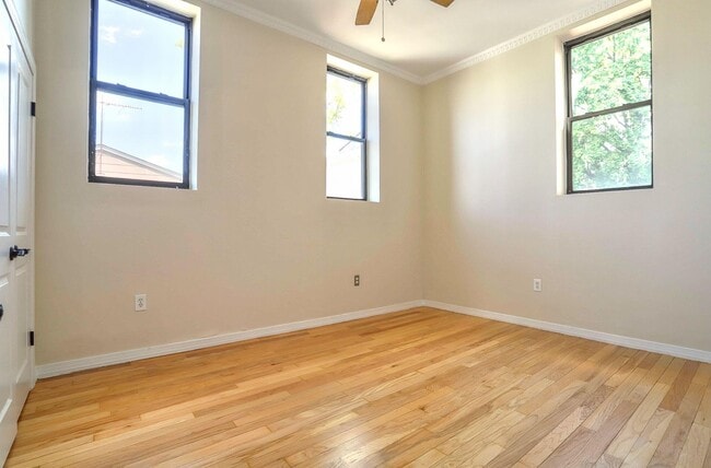 Building Photo - 118 Leonard St