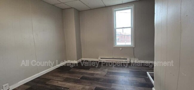 Building Photo - 733 Clay St