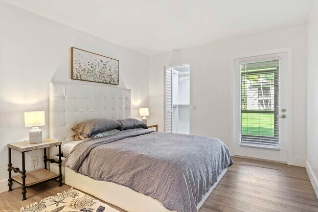 Building Photo - 711 Forest Club Dr