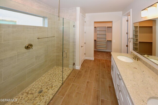 Building Photo - 705 Paseo De La Reina St