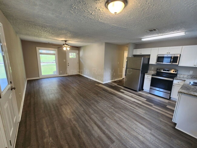 Building Photo - 2648 Santa Monica Dr NW