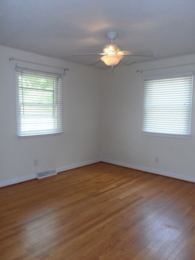 Building Photo - 4705 Stafford Dr