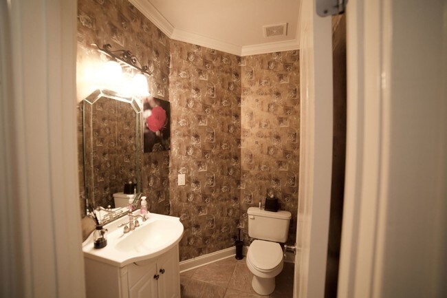 Building Photo - 4 br, 4 bath House - 106 Holbrook Drive