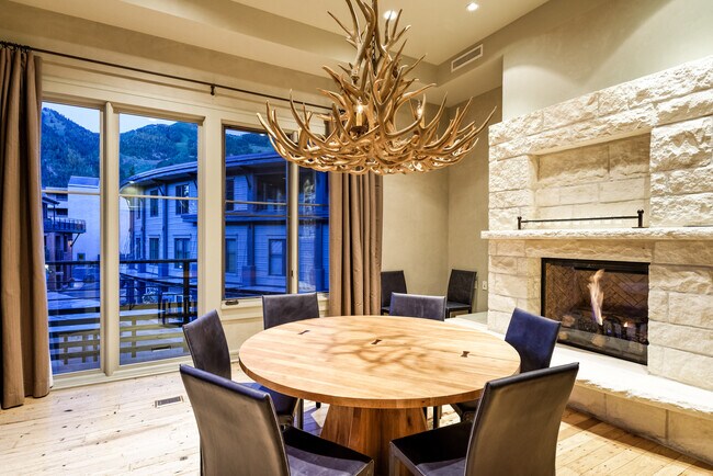 Building Photo - 501 Rio Grande Pl