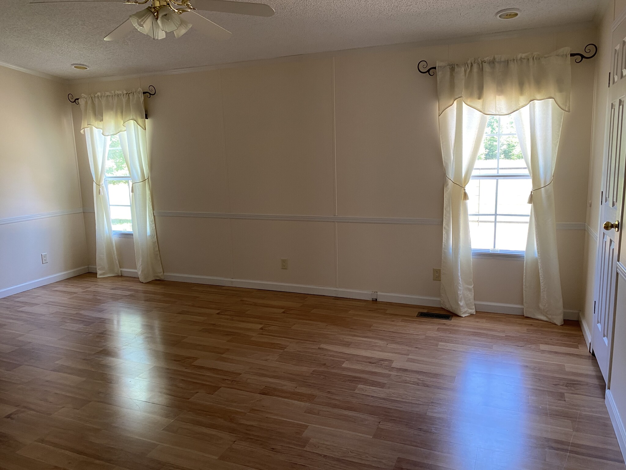 Master bedroom - 764 Dripping Springs Rd