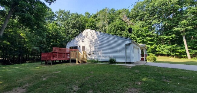 Building Photo - 4 Bedroom Parsonage Property 1 Mile to Fra...