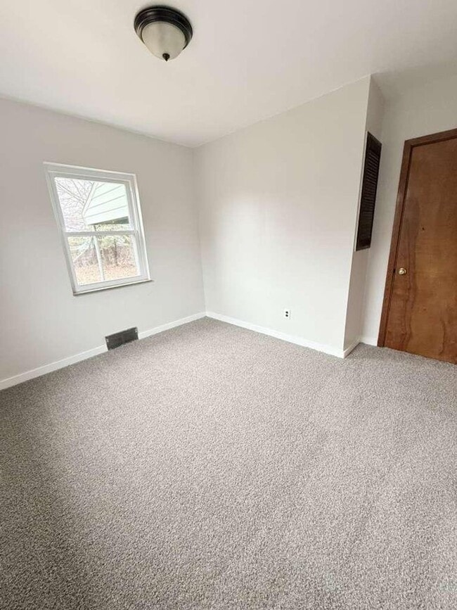 Building Photo - Updated 2BD 1BA Single Family House in Brackenridge!