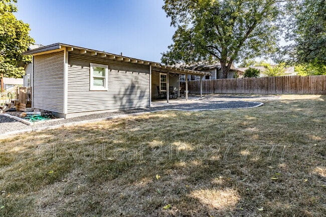 Building Photo - 210 Dumoulin Ave