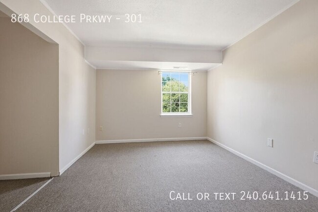 Building Photo - 868 College Pkwy