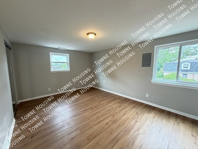 Building Photo - 132 Denrose Dr