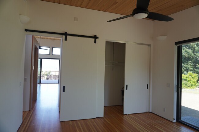 Building Photo - 4330 Parker Hill Rd