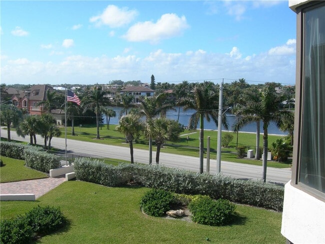 Building Photo - 2565 S Ocean Blvd