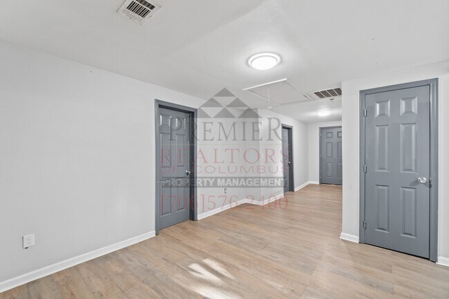 Building Photo - 615 32nd St