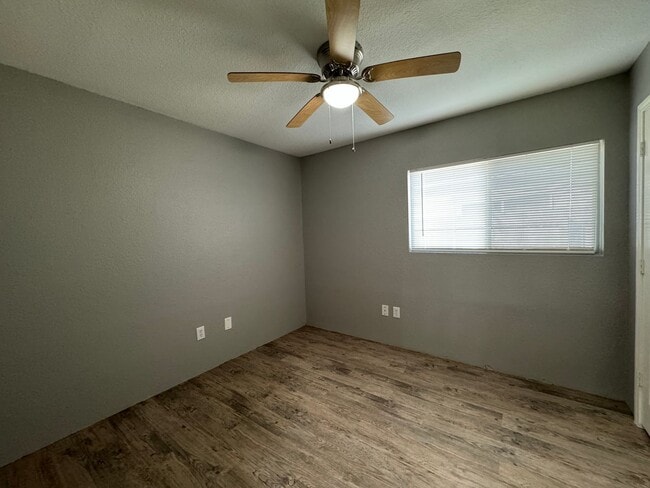 Building Photo - Newly Renovated Duplex in NE San Antonio!