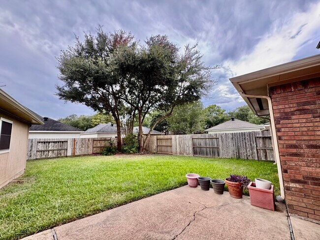 Building Photo - 2623 Double Lake Dr