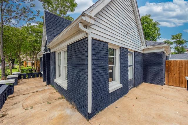Building Photo - 2741 Ivandell Ave