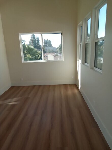 Building Photo - 1162 W Adams Blvd