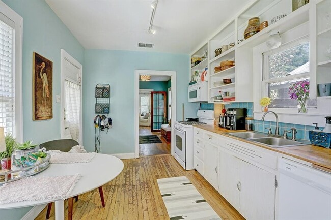 Building Photo - 1705 S 5th St