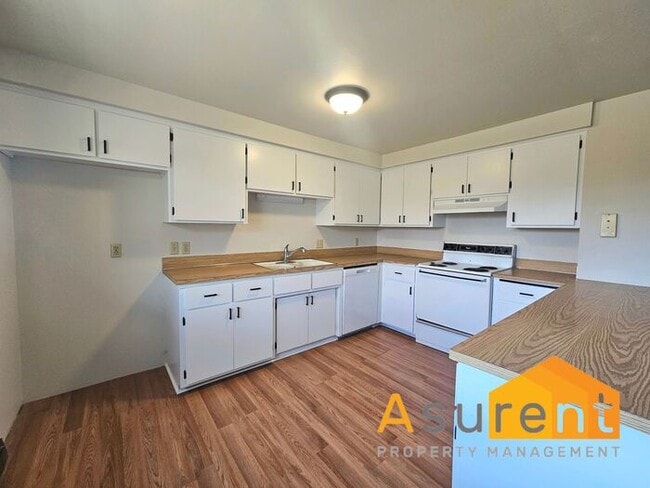 Building Photo - Charming 2-Bedroom 4-plex in Prime Ashland Location Available Now!