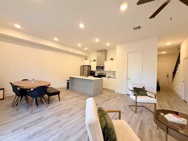 Building Photo - 9609 Habitat St