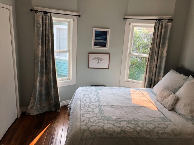 1st Bedroom - 154 Fraser Ave