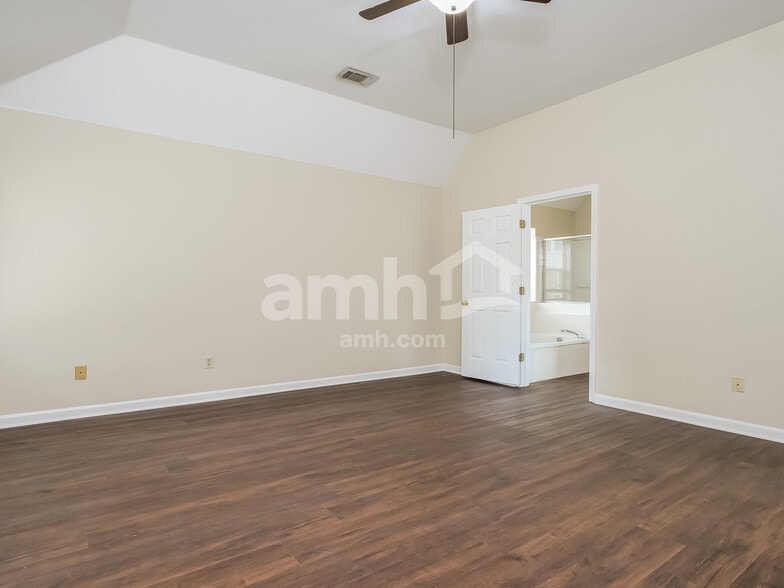 Building Photo - 6895 Clearpoint Dr