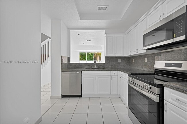 Building Photo - 11224 NW 42nd Terrace