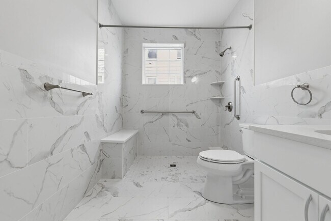 Building Photo - 19 Simon St