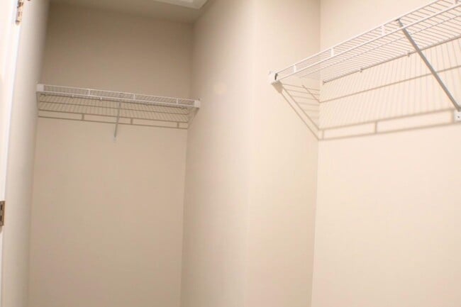 Building Photo - 109 S Peak Dr