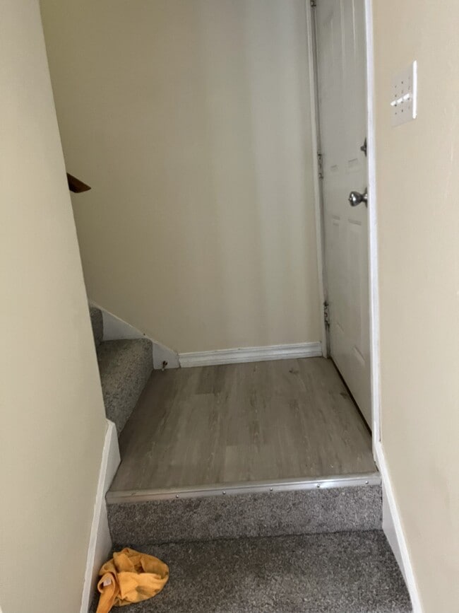 Building Photo - 824 Stonegate Ct